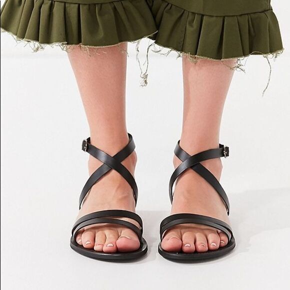 ✨HP✨Cleo Wrap Sandal✨ - Picture 2 of 4